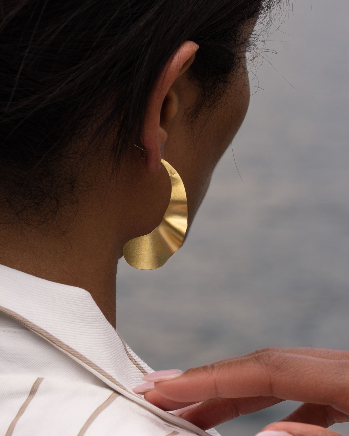 18k gold-gilded handsatinated Lumina necklace  - 3