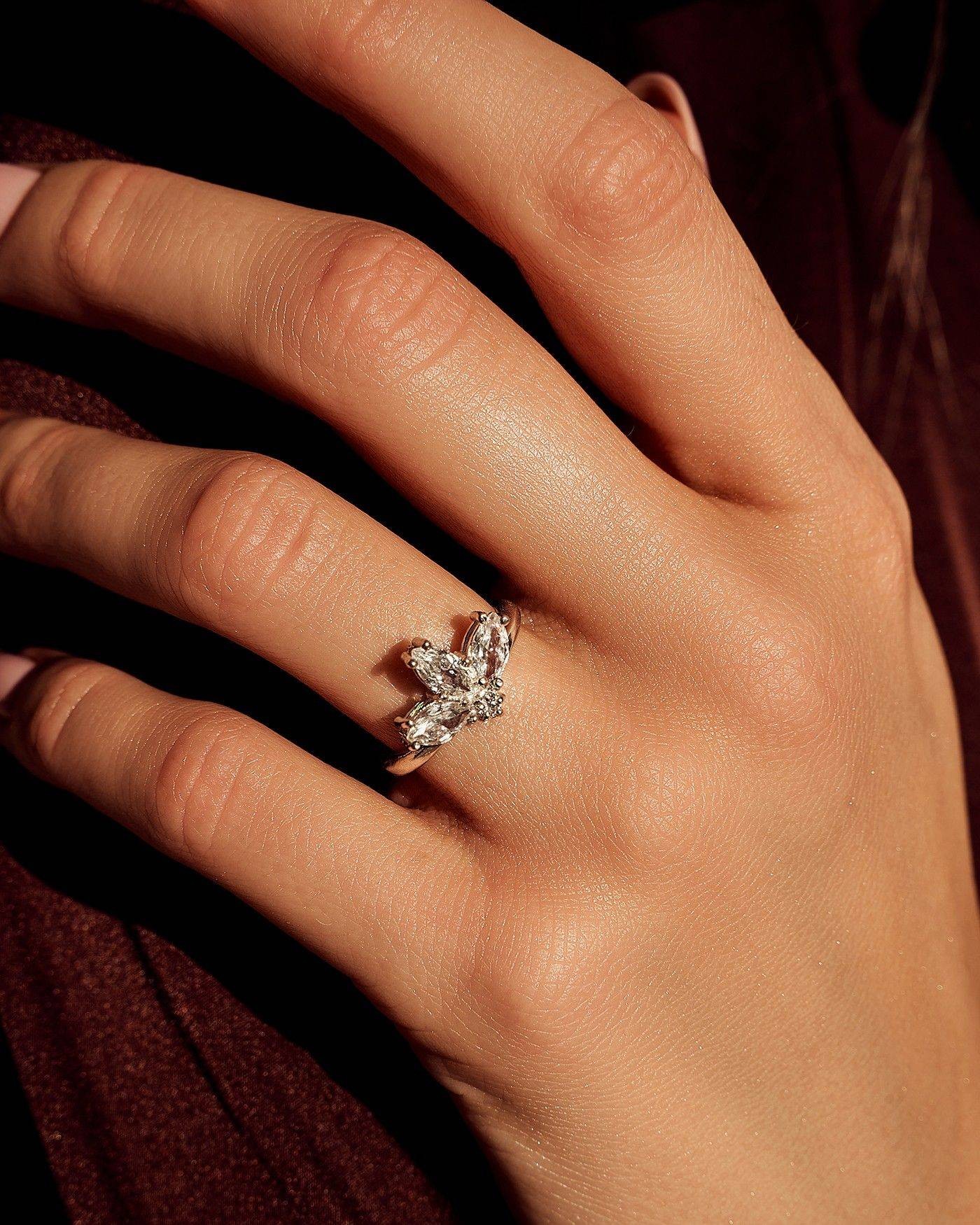 Anello Fiore con zirconi bianchi  - 1