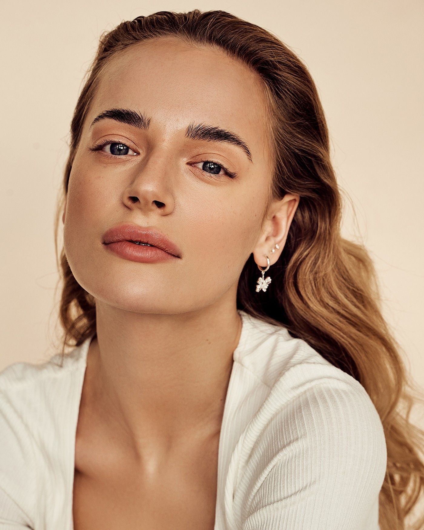 Kolczyki wiszące Farfalla Motyl z białymi cyrkoniami  - 1