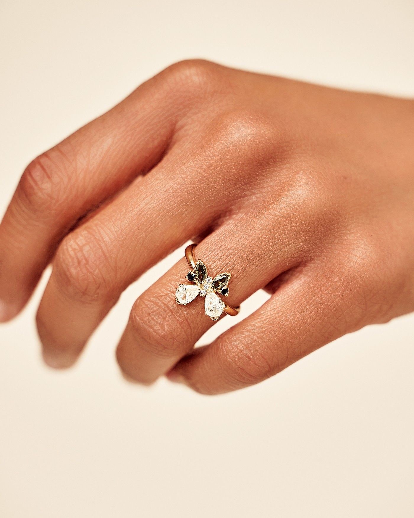 Farfalla Butterfly Ring with black and olivine zircons  - 1