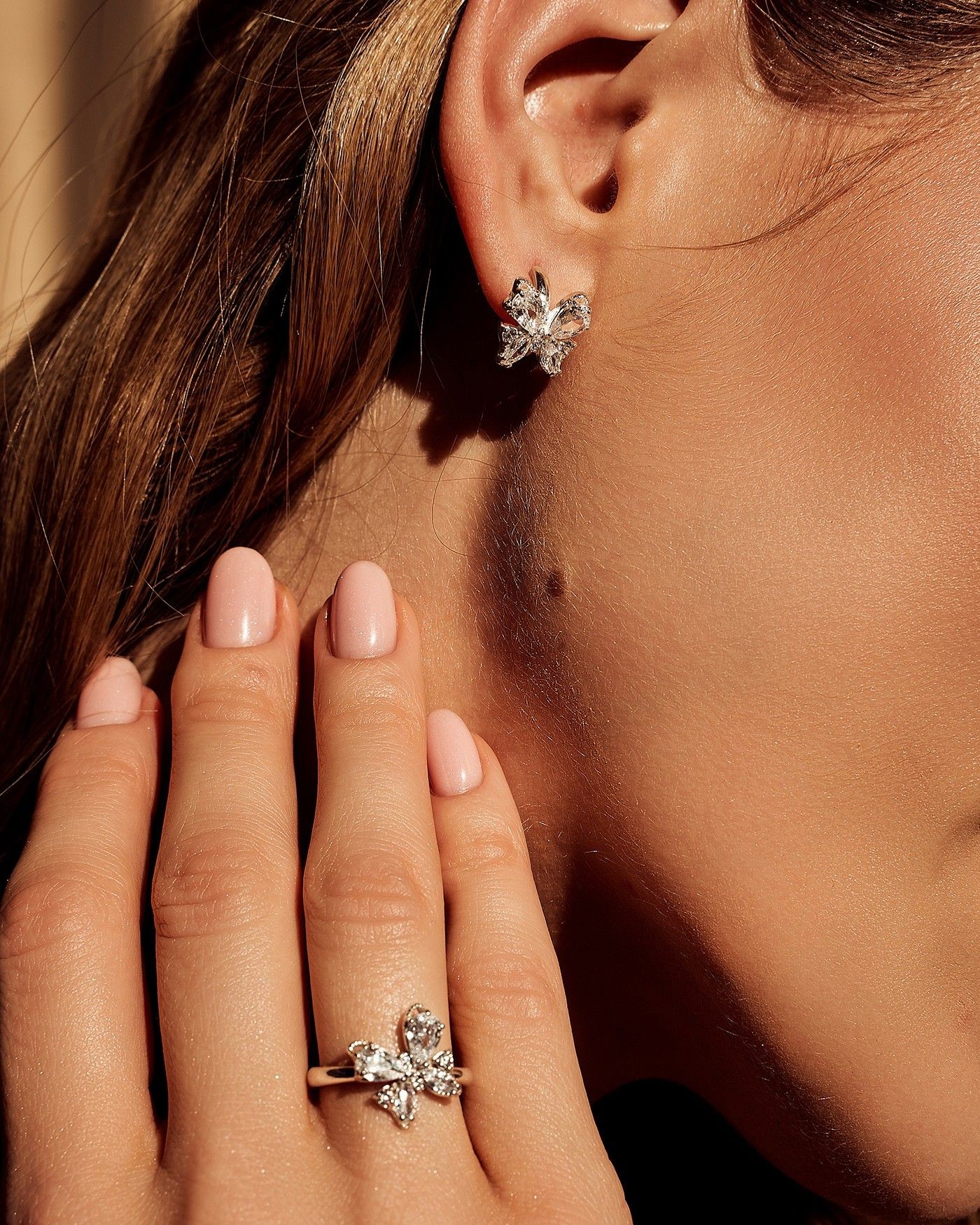 Mini Hoop Schmetterlingsohrringe Farfalla mit weißen Zirkonia  - 1