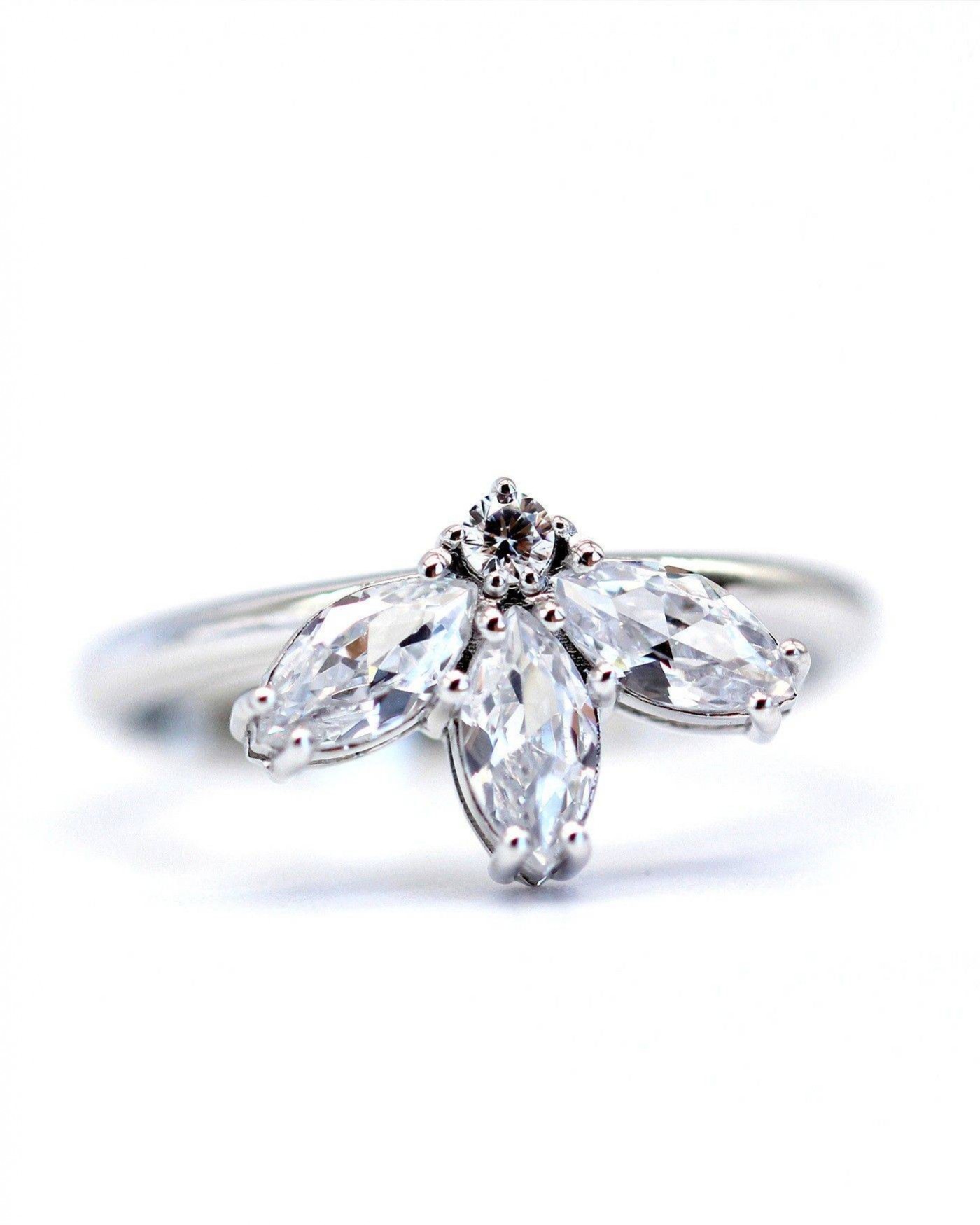 Anello Fiore con zirconi bianchi  - 2