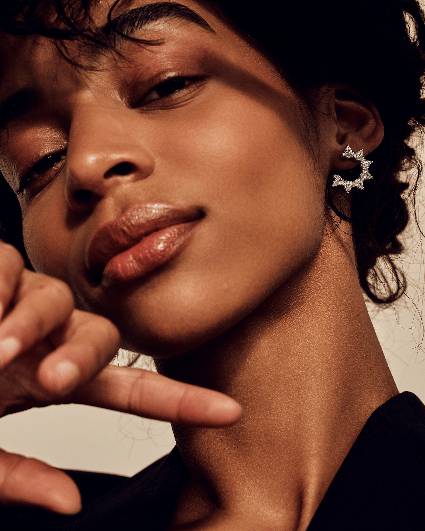 Blume Plumeria Ohrringe mit weißen Zirkonia  - 1